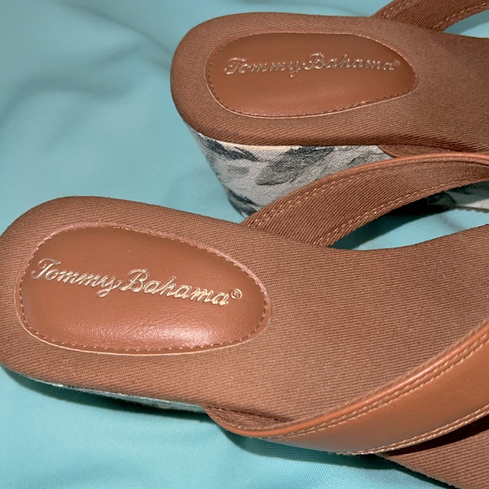 Tommy Bahama Saige Wedge Sandals - EUC - Size 9. - Picture 8 of 9